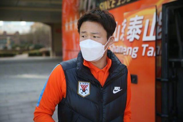 中超冬窗引援一览：广州队只出不进 泰山连签强援